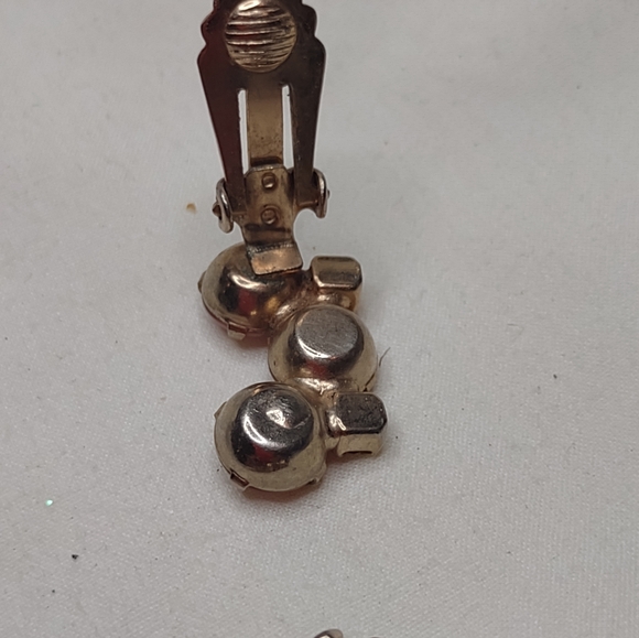 Vintage clip on earrings - Picture 8 of 9